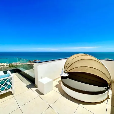 Magnificent 3 Bedroom Penthouse Appartement *