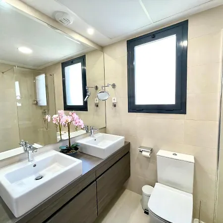 Magnificent 3 Bedroom Penthouse Appartement *